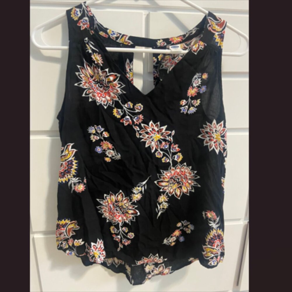 XS Old Navy Black V-Neck Floral Sleeveless Blouse Tank Top